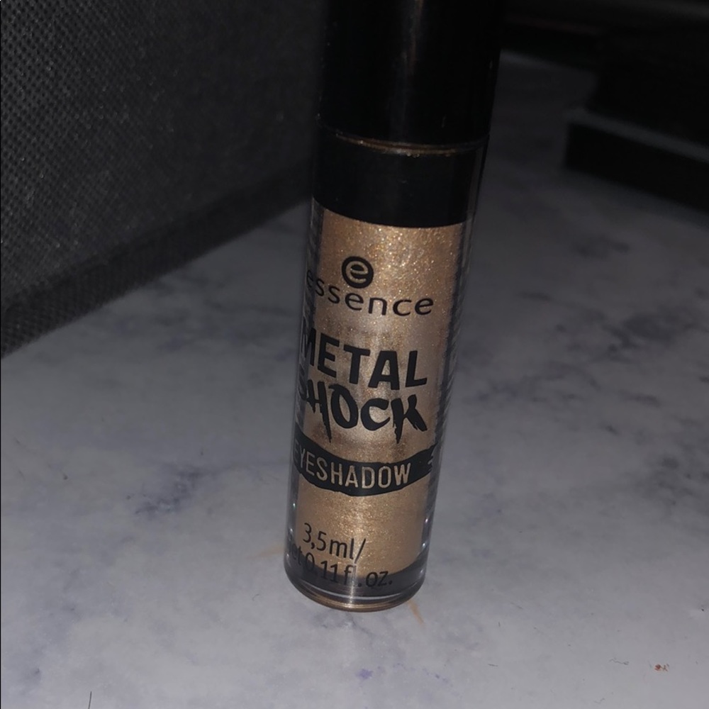 essence liquid eyeshadow